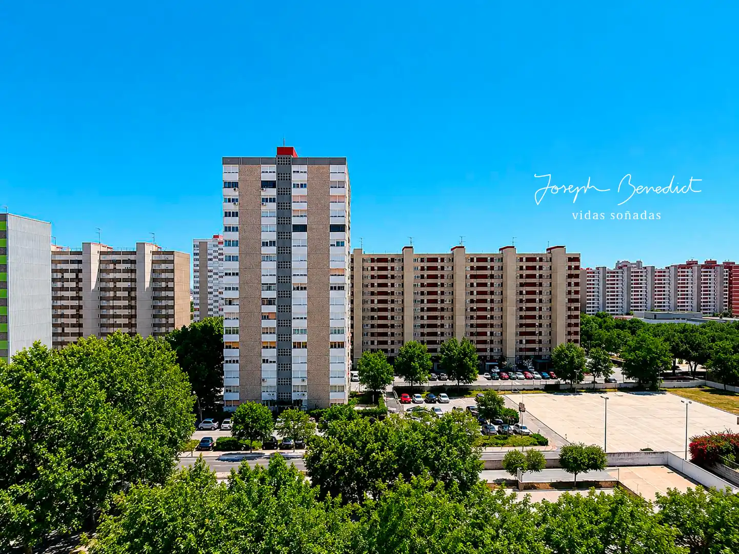 Exterior view of Flat for sale in L'Hospitalet de Llobregat  with Air Conditioner, Heating and Terrace