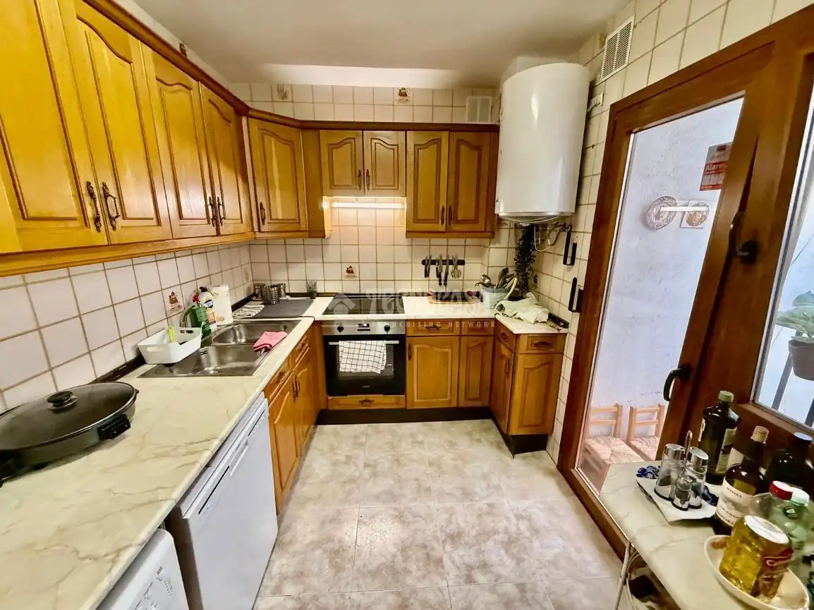 Cocina de Piso en venta en Ávila con Calefacción, Parquet y Trastero