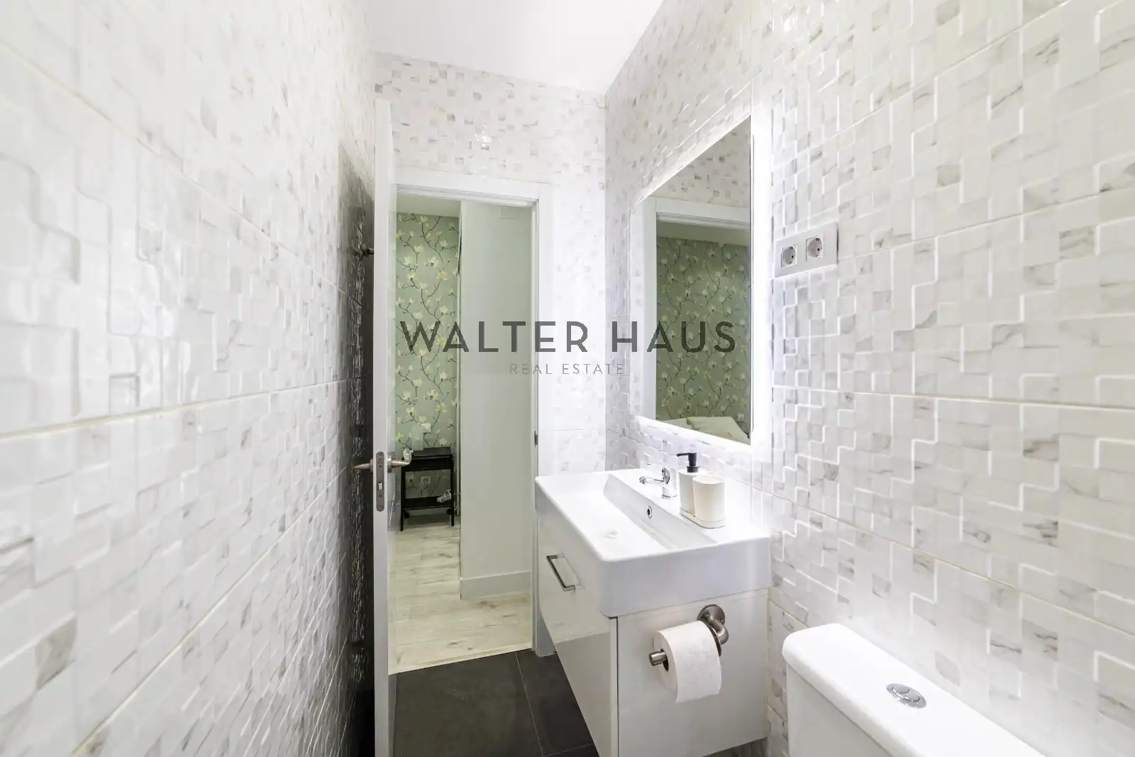 Bathroom of Flat for sale in Madrid  with Air Conditioner, Furnished and Oven