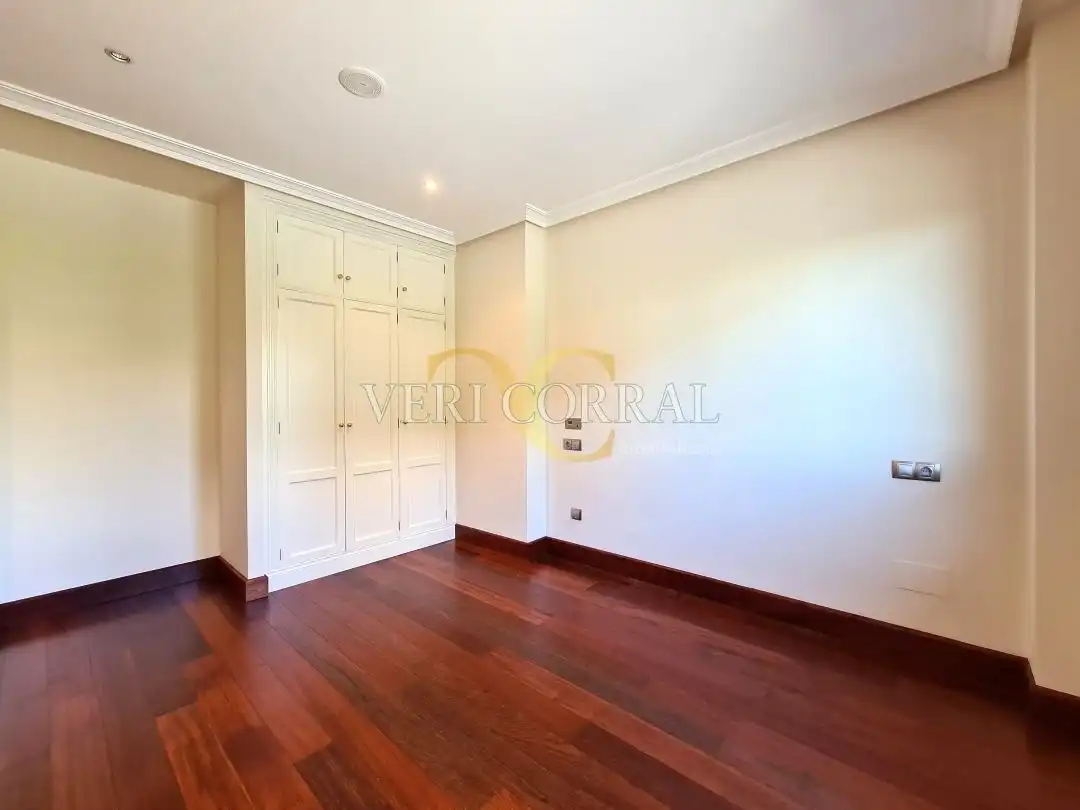 Habitación de Casa o chalet en venta en Oviedo  con Calefacción, Jardín privado y Terraza