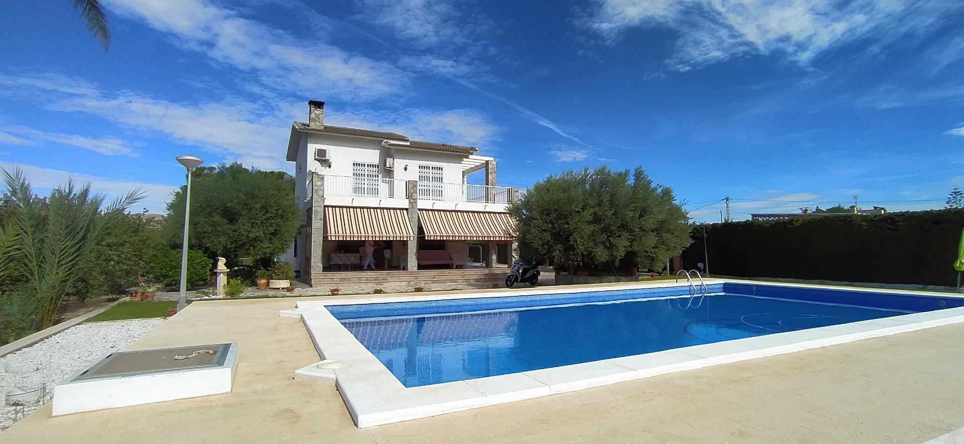 Swimming pool of House or chalet for sale in Elche / Elx  with Air Conditioner, Private garden and Terrace