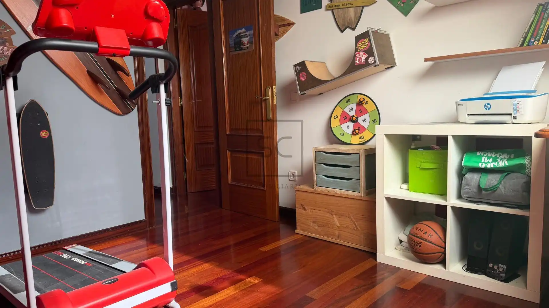 Schlafzimmer von Dachboden zum Verkauf in Narón mit Heizung, Parkett und Abstellraum