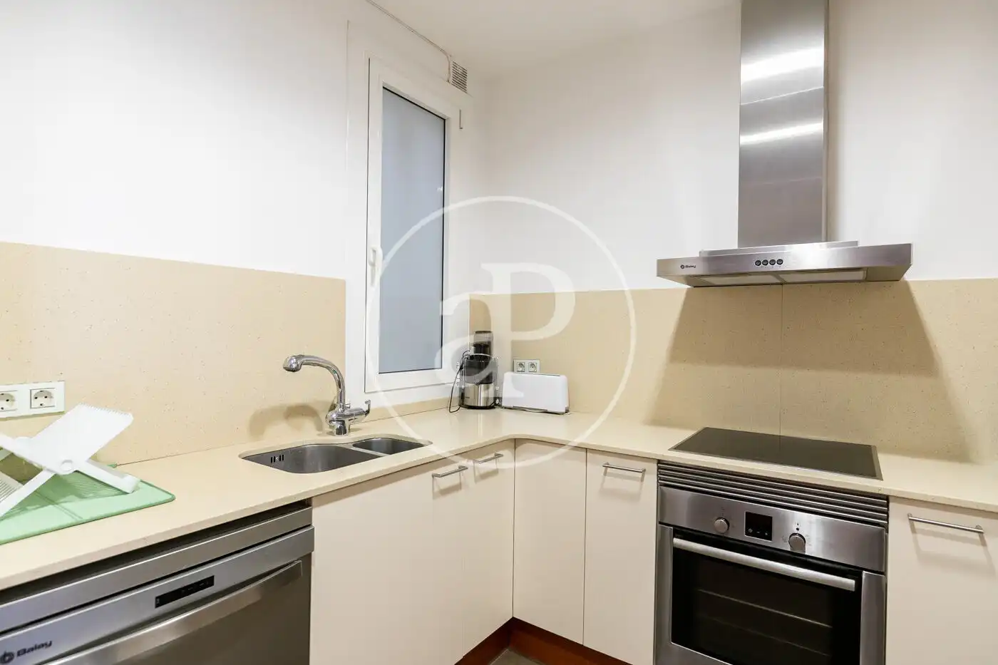 Cuina de Pis en venda en Barcelona amb Aire condicionat, Calefacció i Moblat