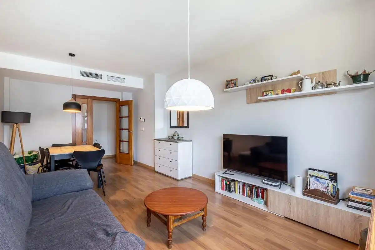 Sala d'estar de Pis en venda en Granada amb Calefacció, Jardí privat i Parquet