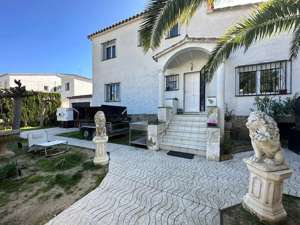 Casa con terraza en venta en Muga - Gran Reserva - Badia