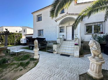 Casa amb balcó en venda a Muga - Gran Reserva - Badia