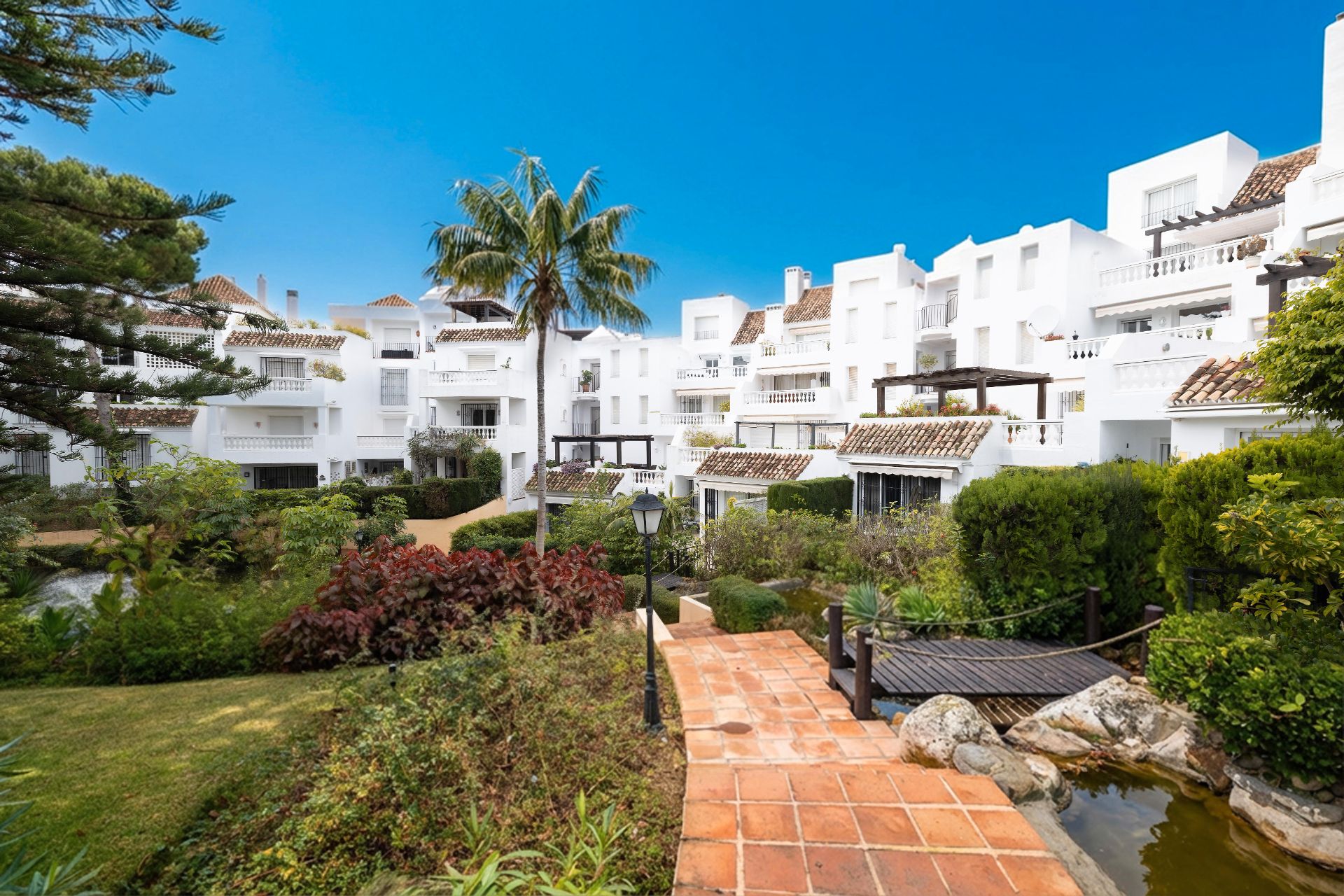 Vista exterior de Apartament en venda en Marbella amb Aire condicionat, Terrassa i Traster