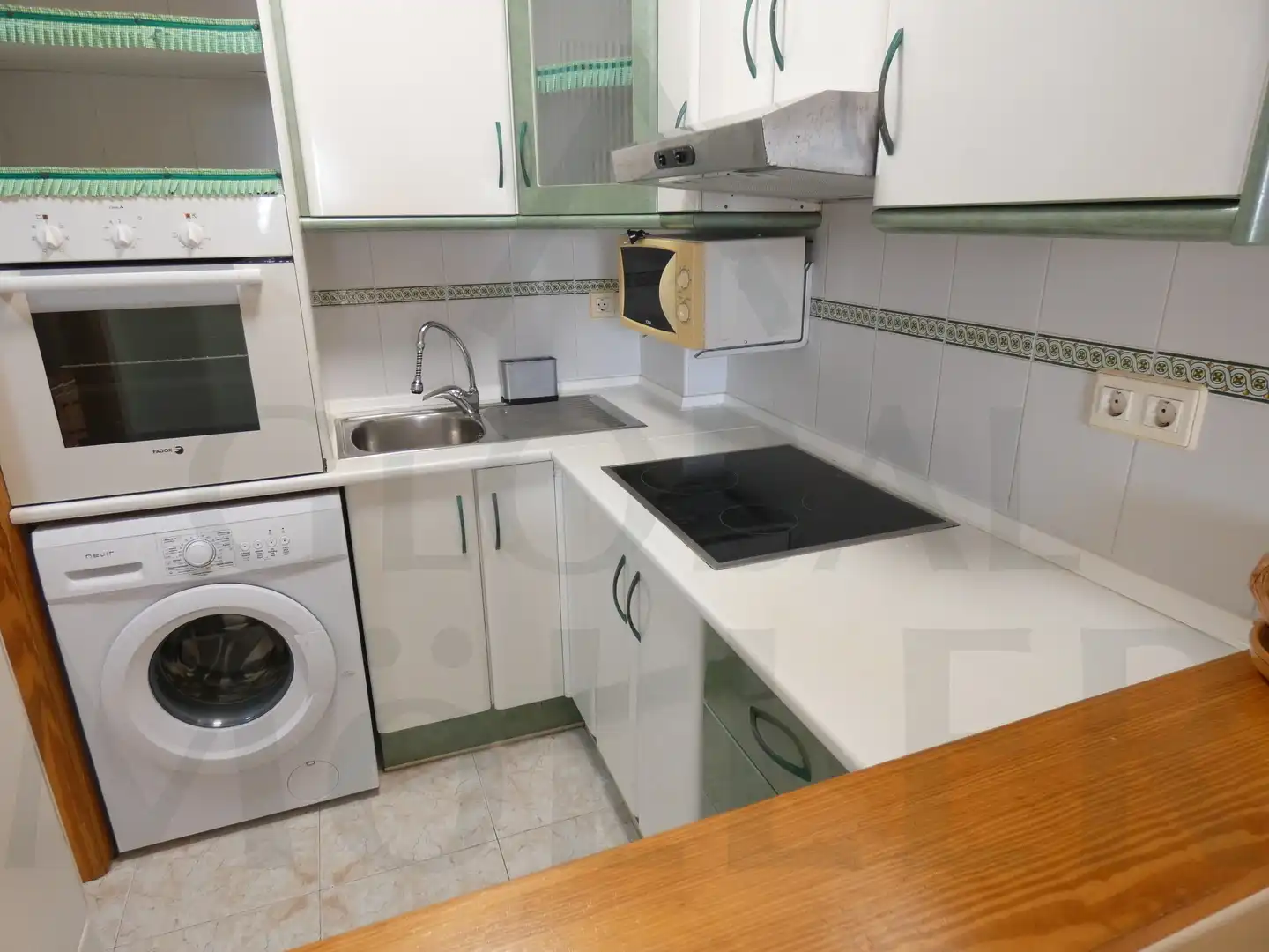 Cuina de Apartament de lloguer en Cartagena amb Terrassa, Moblat i Forn