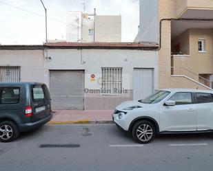 Vista exterior de Casa o xalet en venda en Guardamar del Segura amb Terrassa i Traster