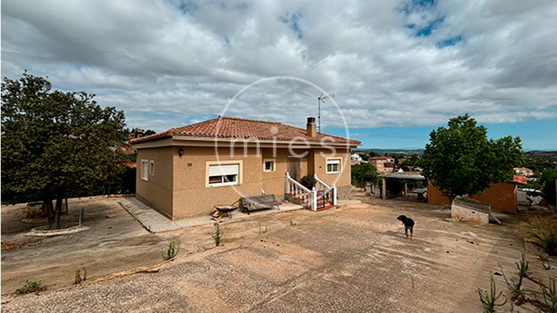 Vista exterior de Casa o xalet en venda en Turís amb Aire condicionat i Jardí privat