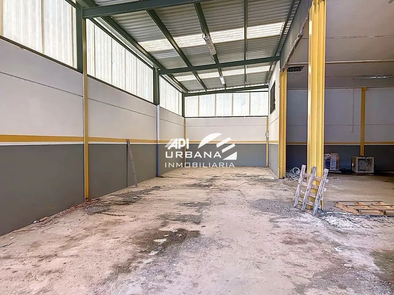 Vista exterior de Nau industrial de lloguer en Lucena
