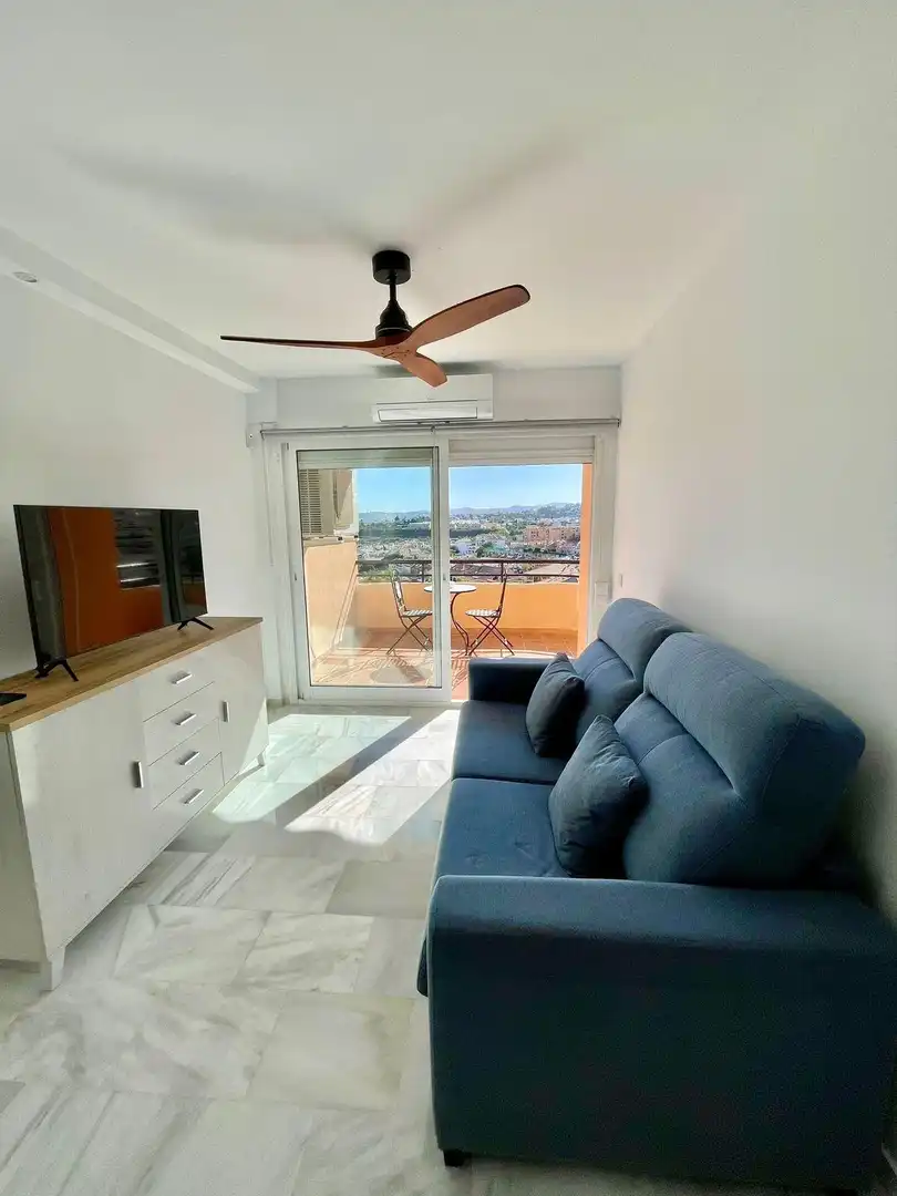 Wohnzimmer von Wohnungen zum Verkauf in Fuengirola mit Klimaanlage, Terrasse und Gemeinschaftspool