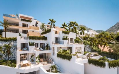 Vista exterior de Àtic en venda en Benalmádena amb Calefacció, Jardí privat i Terrassa
