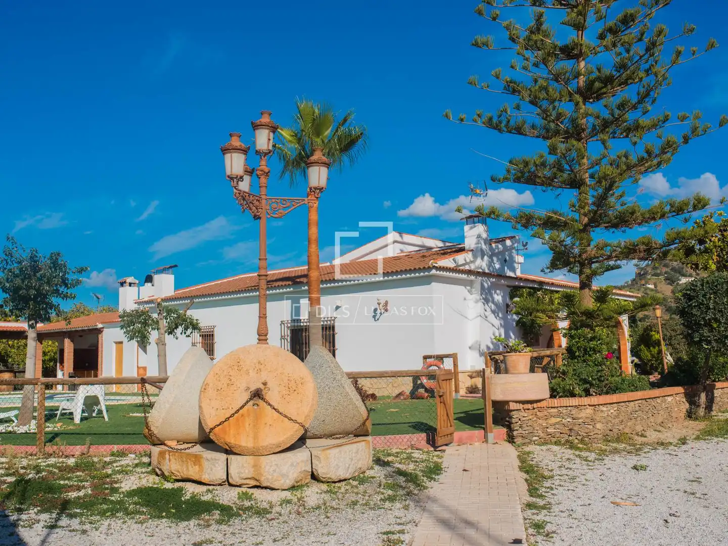 Vista exterior de Casa o xalet en venda en Málaga amb Aire condicionat, Calefacció i Jardí privat