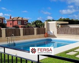 Vista exterior de Apartament en venda en El Puerto de Santa María amb Jardí privat, Terrassa i Piscina comunitària