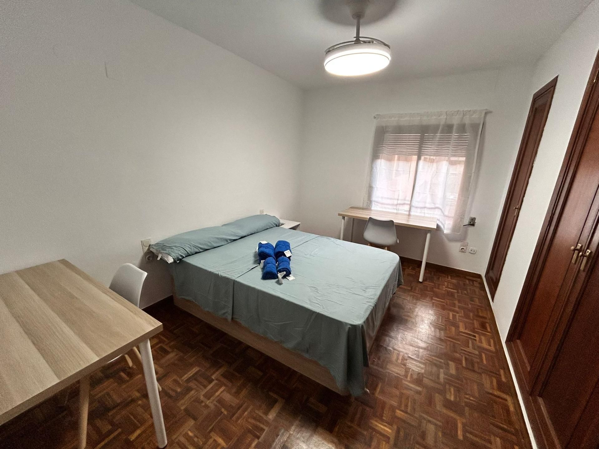 Bedroom of Flat to share in  Valencia Capital  with Furnished