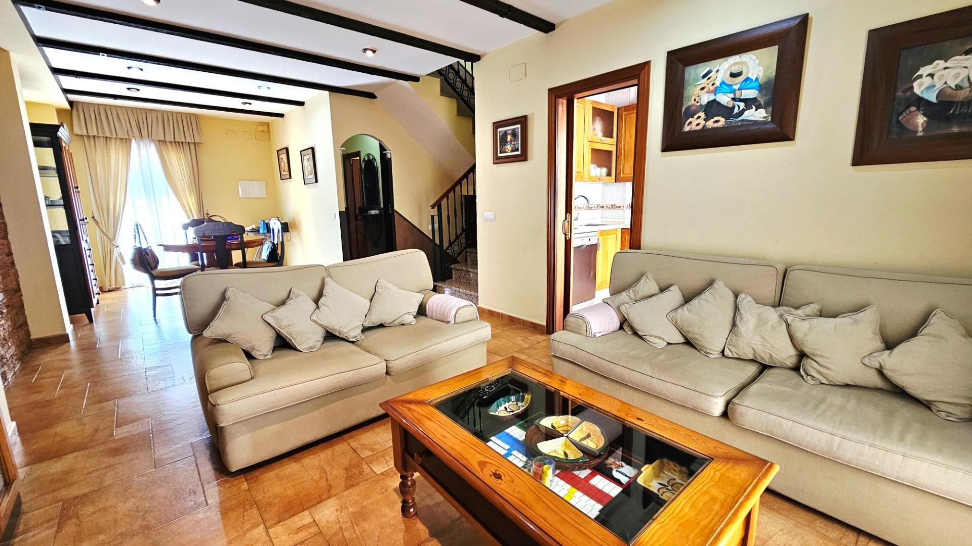 Sala de estar de Casa adosada en venta en Benalmádena con Aire acondicionado, Calefacción y Jardín privado