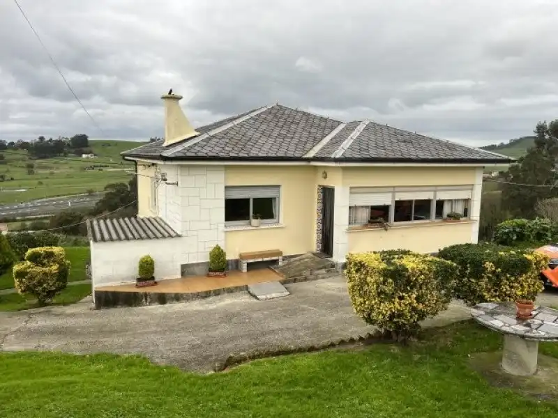 Vista exterior de Casa o chalet en venta en Miengo con Calefacción y Trastero