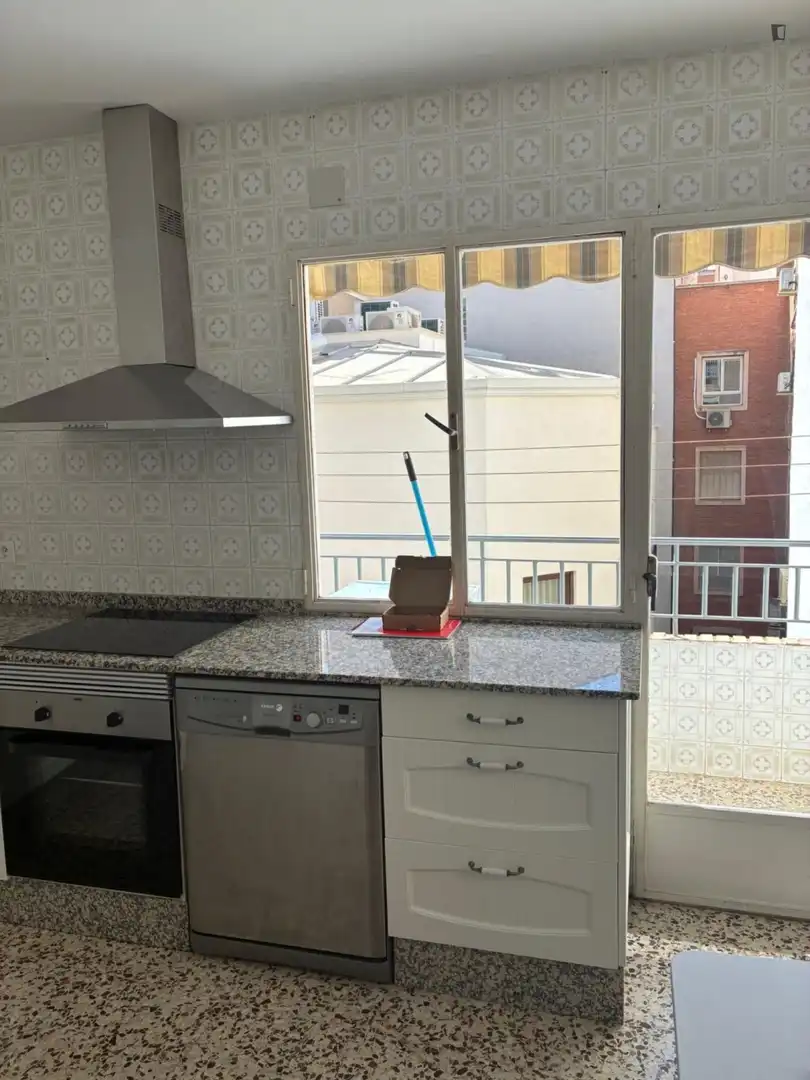Cuina de Apartament per a compartir en Murcia amb Moblat, Forn i Rentadora