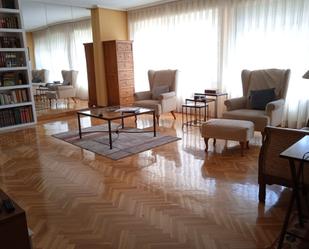 Sala d'estar de Pis en venda en Segovia Capital amb Calefacció, Parquet i Traster