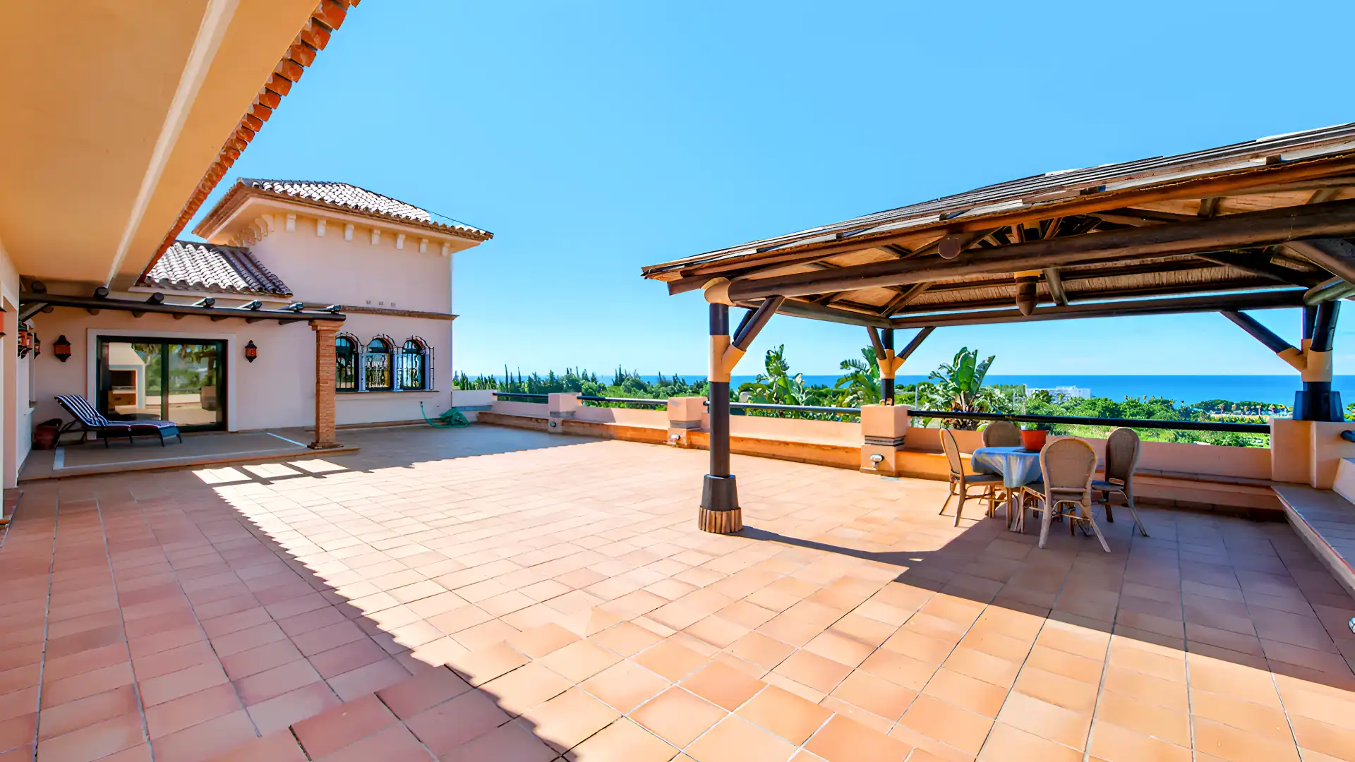 Casa amb piscina en venda a Selwo, imagen 3