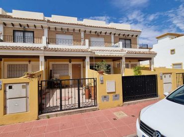 Casa bifamiliare con piscina in vendita a C/ Los Aztecas