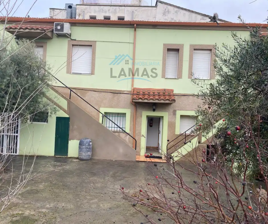 Vista exterior de Edificio en venta en Navalmoral de la Mata