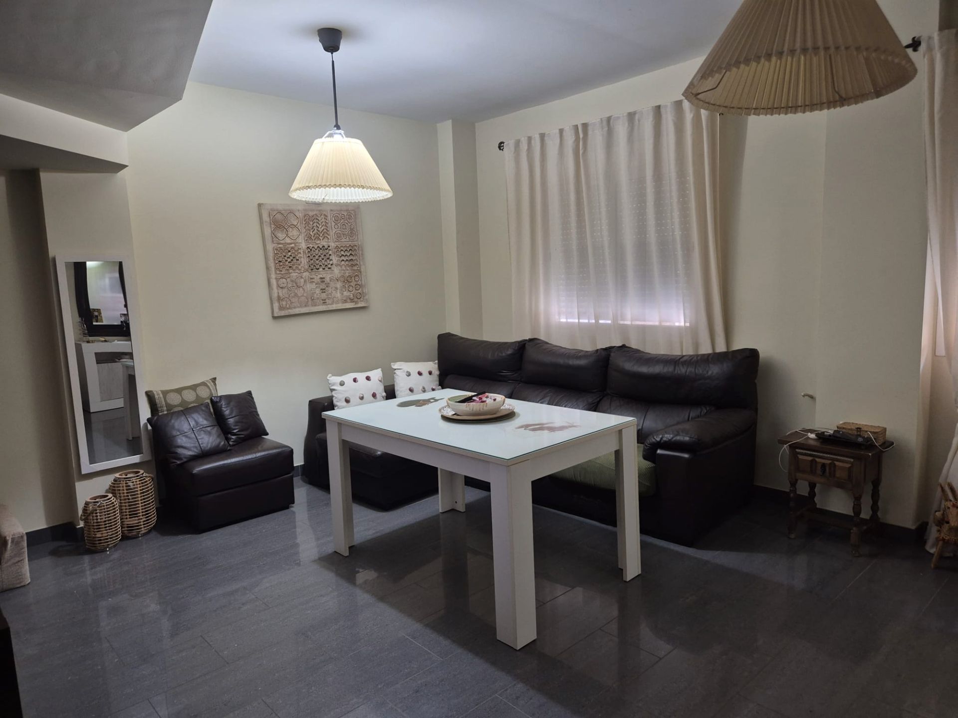 Sala d'estar de Casa adosada en venda en Villanueva de la Serena amb Aire condicionat, Terrassa i Moblat