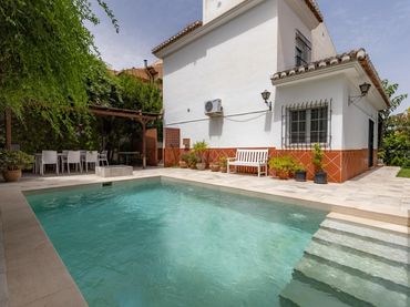 Detached house with balcony for sale in La Zubia Ciudad