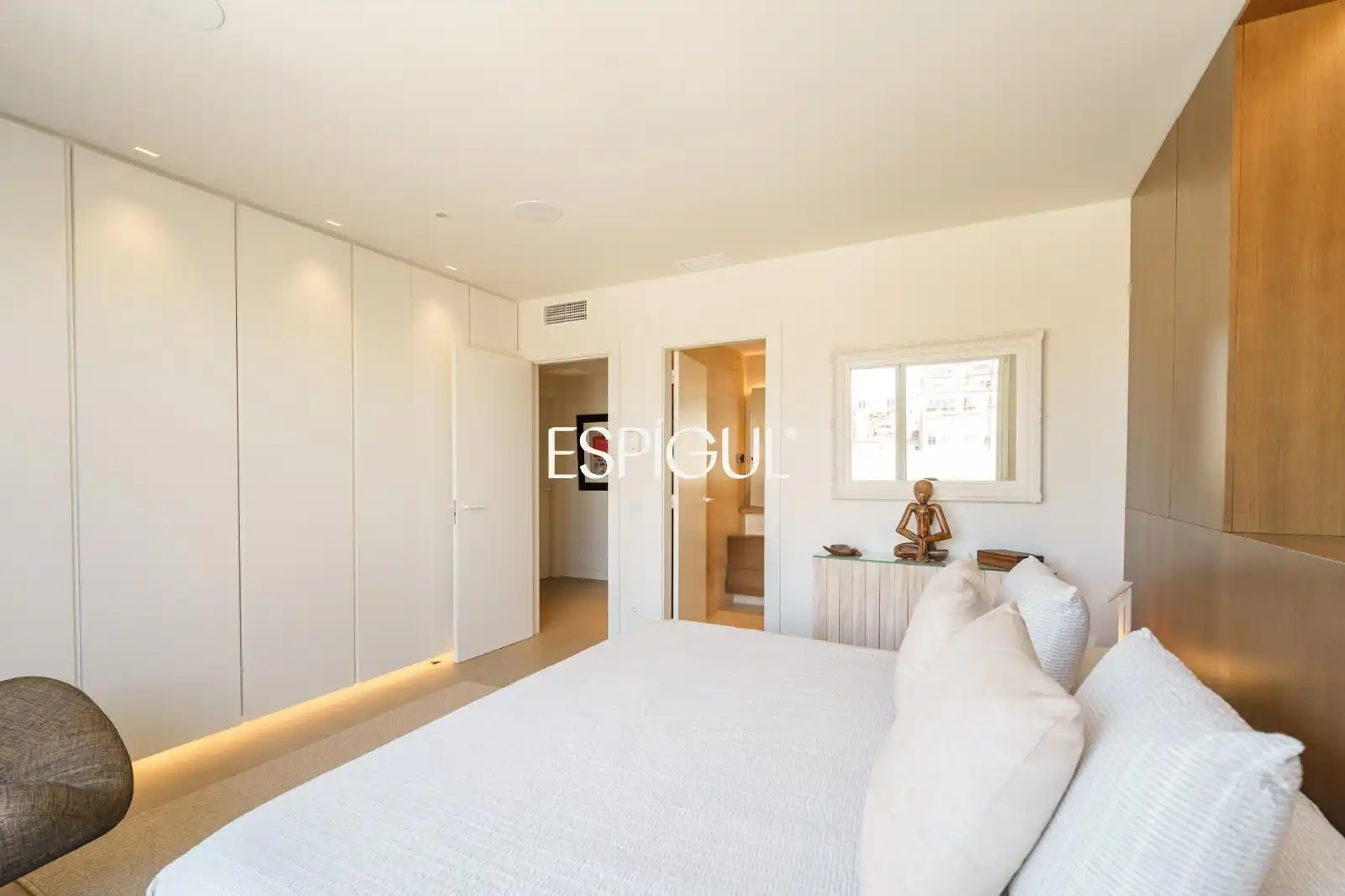 Bedroom of Attic for sale in Barcelona  with Air Conditioner, Heating and Parquet flooring