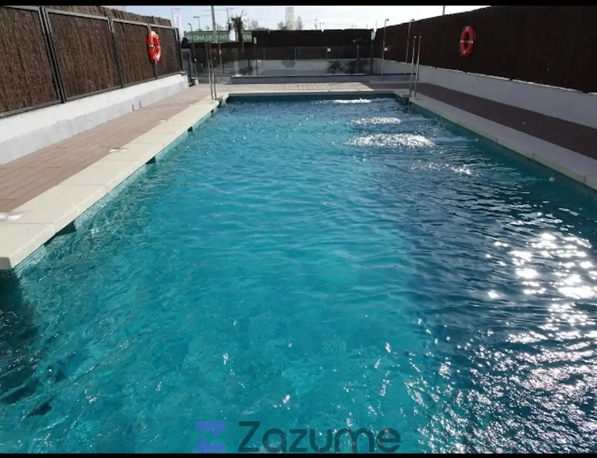 Schwimmbecken von Wohnung zur Miete in Madrid mit Klimaanlage, Heizung und Parkett