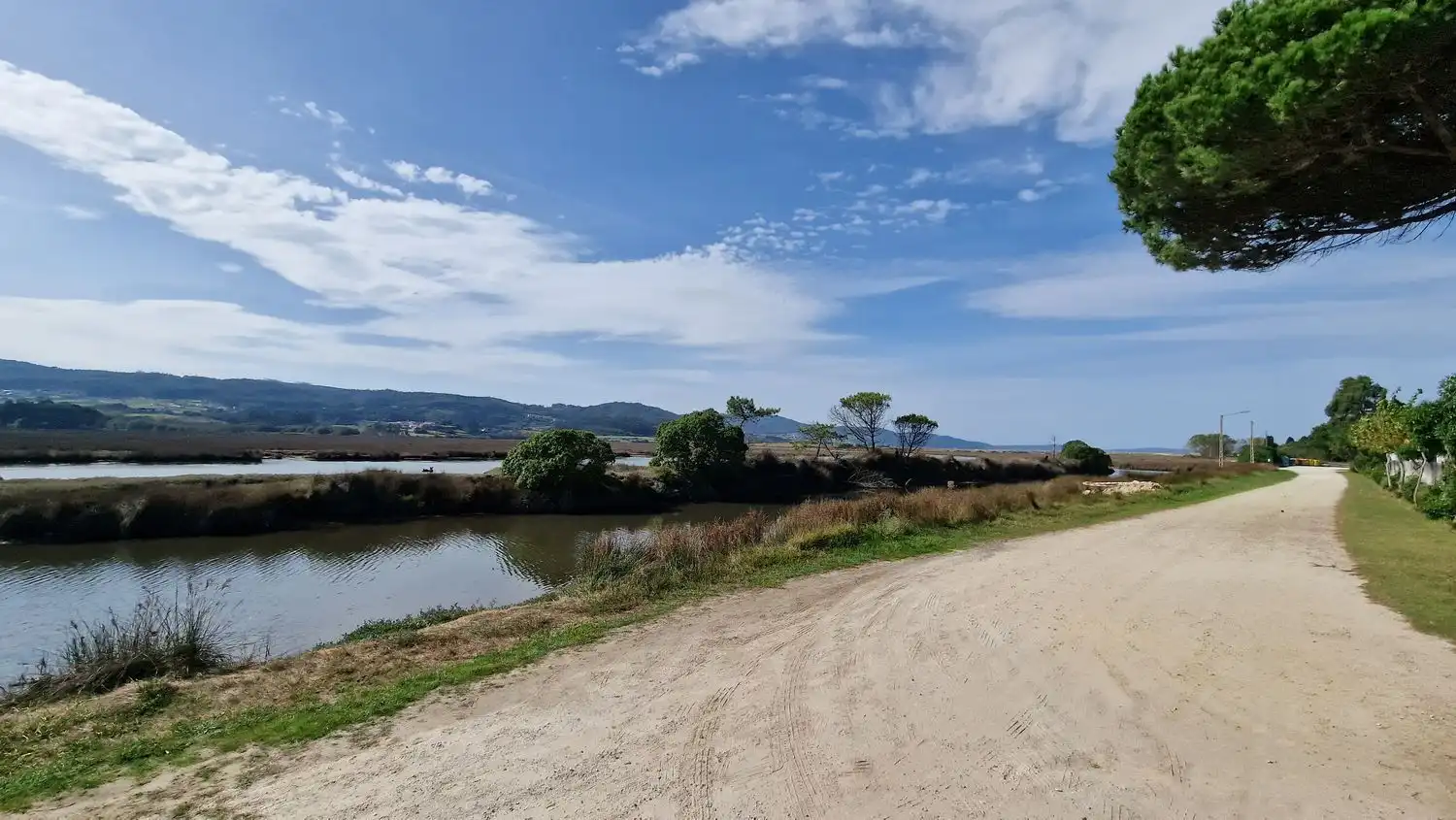 Vista exterior de Casa o xalet en venda en Carballo amb Jardí privat, Terrassa i Traster