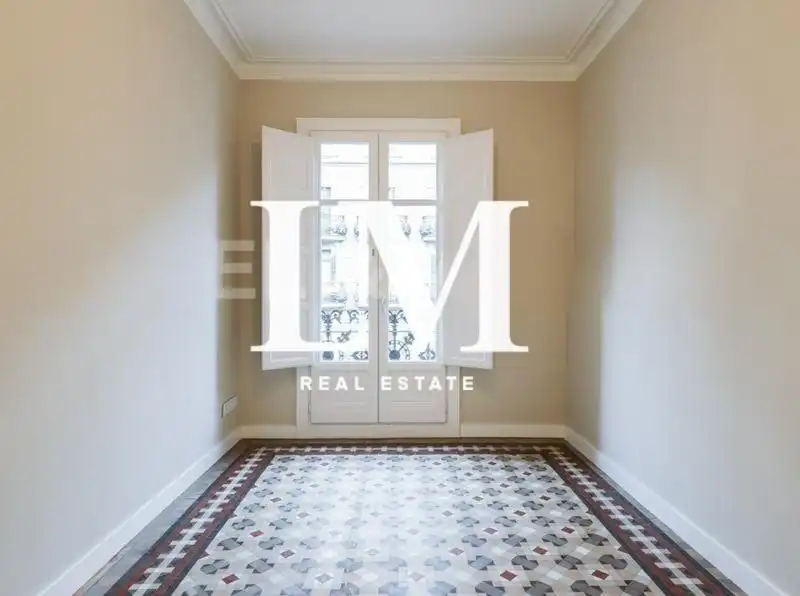 Vista exterior de Apartament en venda en Barcelona amb Aire condicionat, Terrassa i Balcó