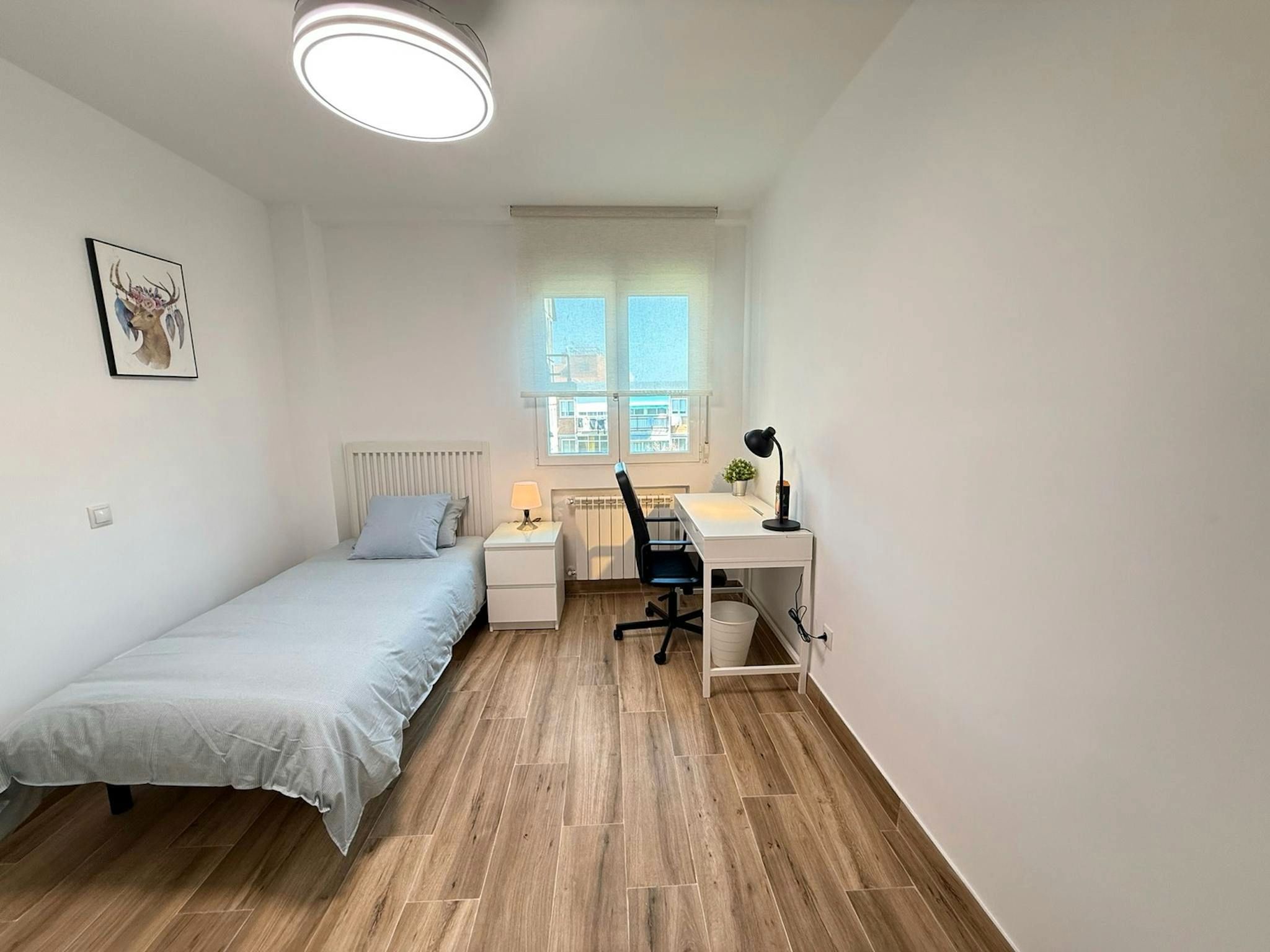 Bedroom of Flat to share in  Madrid Capital  with Heating, Furnished and Washing machine