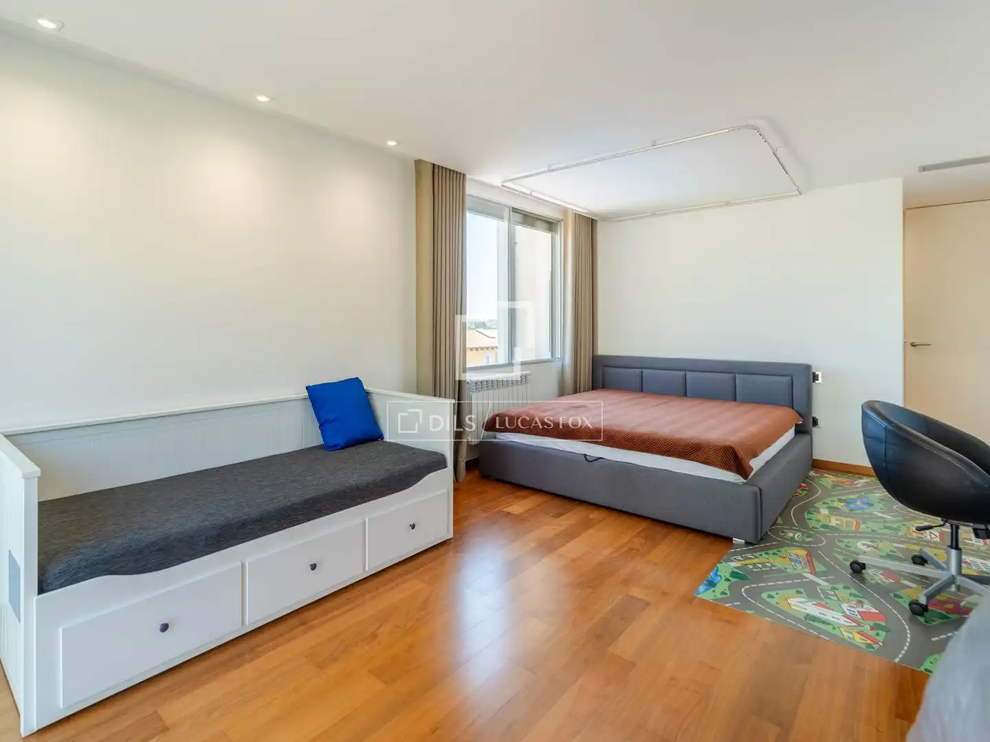 Dormitori de Casa o xalet en venda en Riba-roja de Túria amb Aire condicionat, Jardí privat i Terrassa