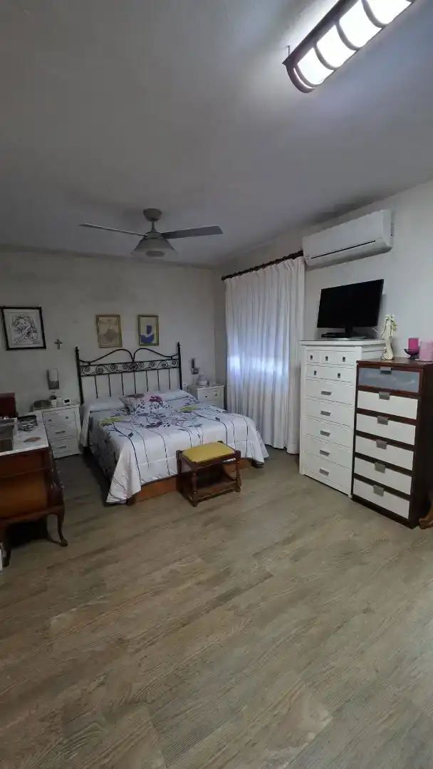 Dormitori de Casa adosada en venda en Mérida amb Aire condicionat