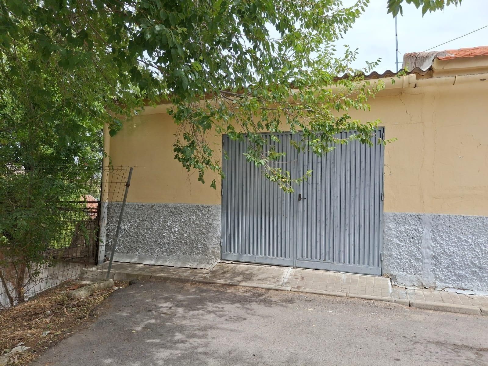 Vista exterior de Casa adosada en venda en Torres de la Alameda amb Calefacció