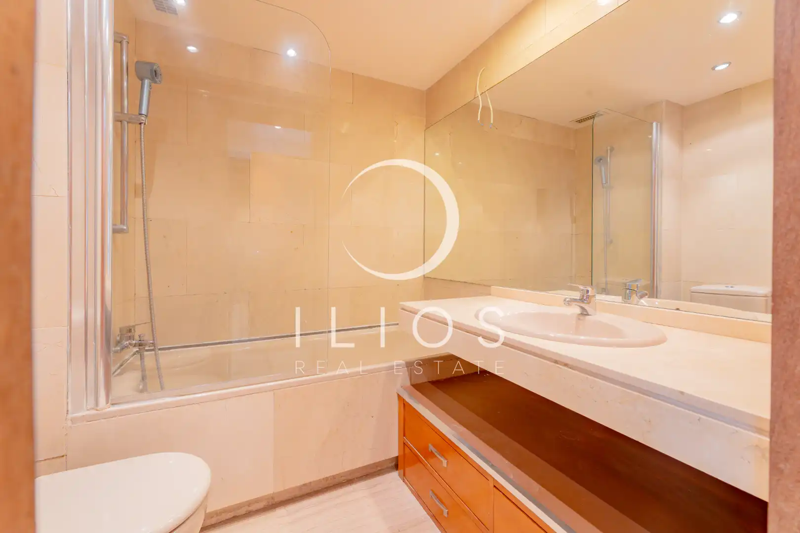 Baño de Piso en venta en Valencia con Aire acondicionado, Calefacción y Terraza