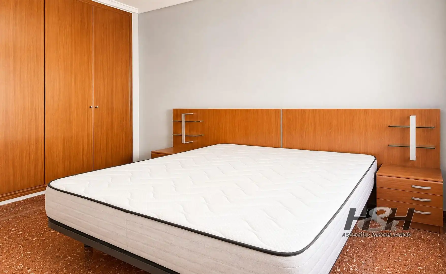 Bedroom of Flat for sale in Burjassot  with Air Conditioner, Heating and Balcony