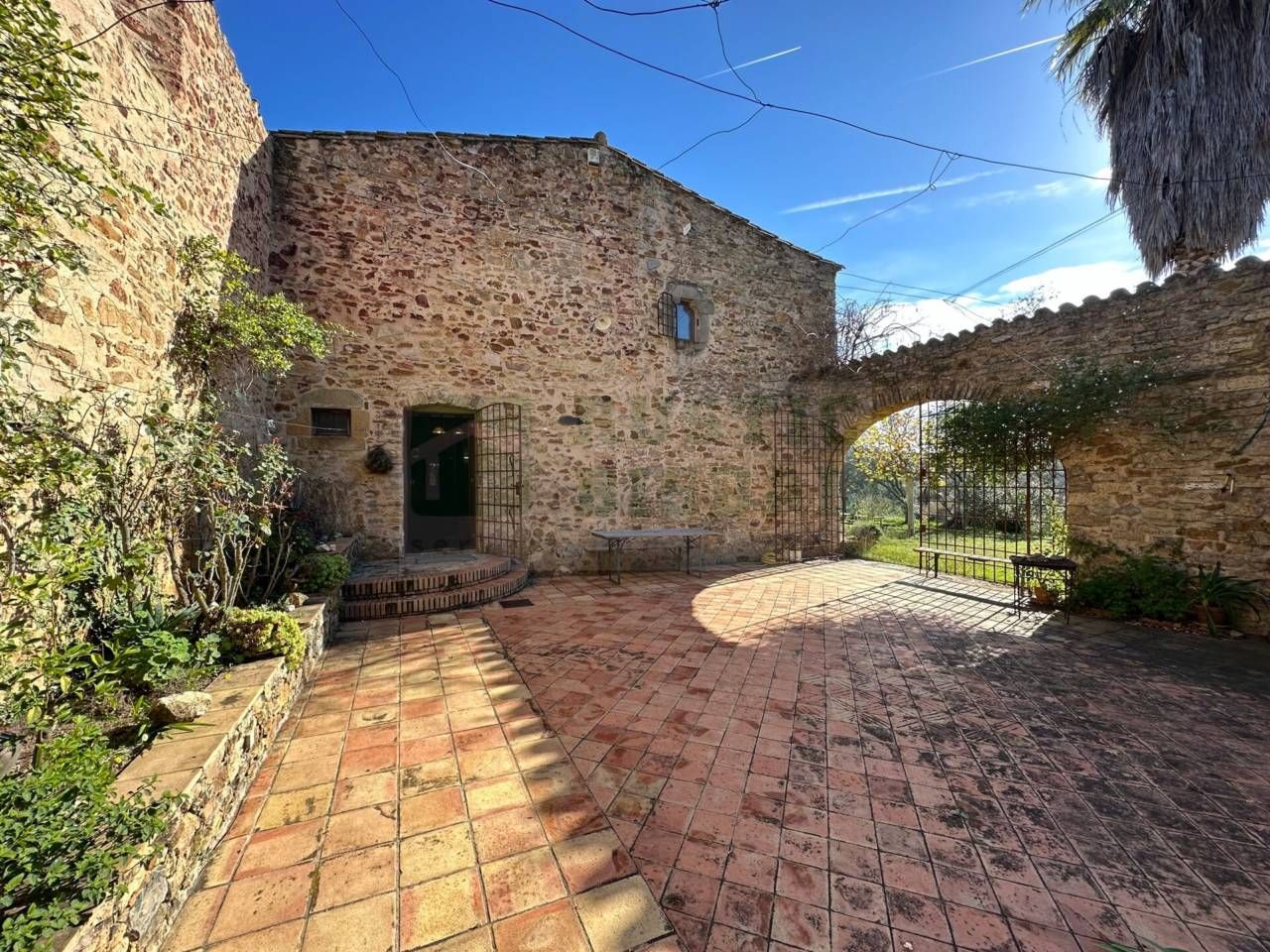 Exterior view of Country house for sale in Quart  with Private garden