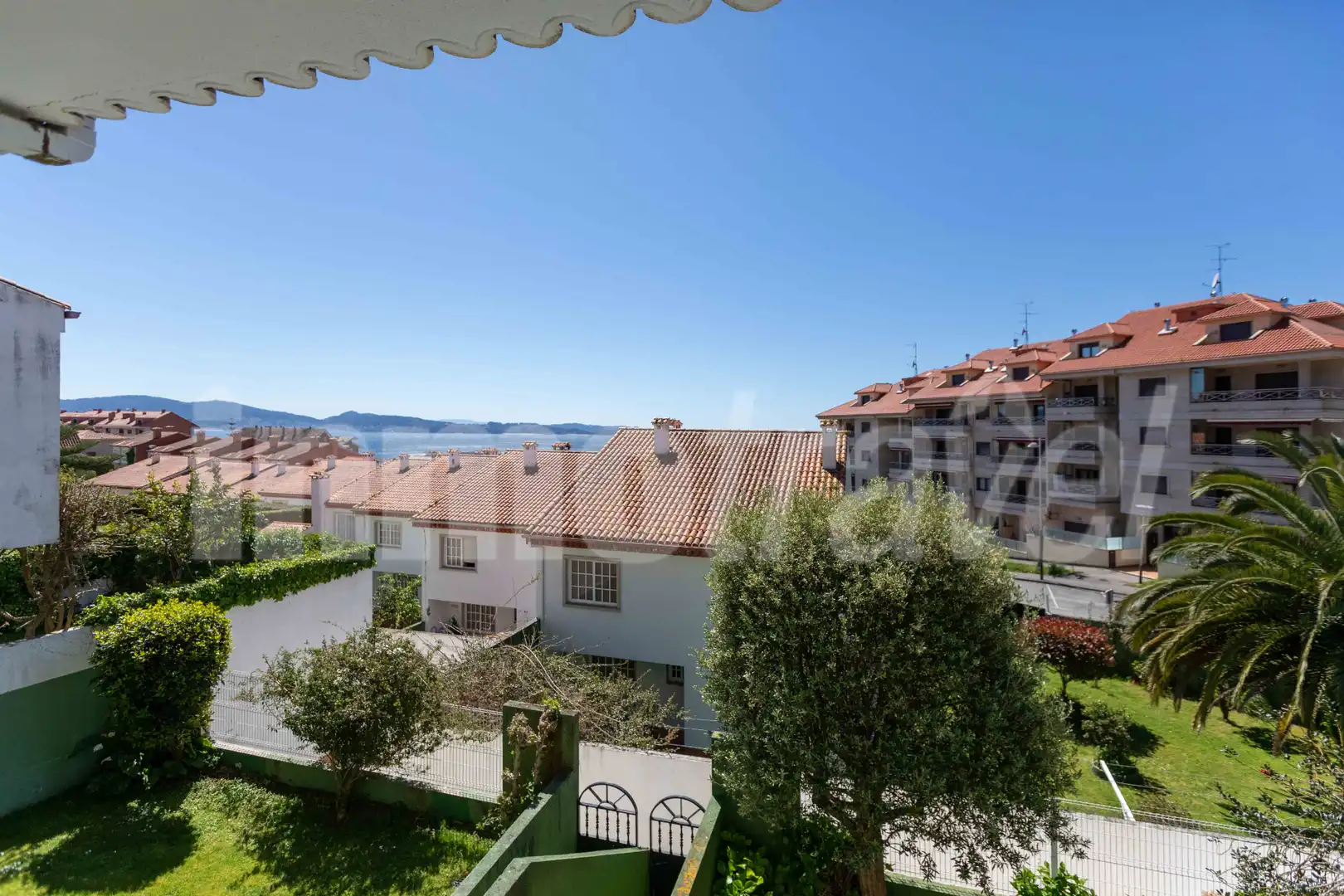 Vista exterior de Casa adosada de lloguer en Sanxenxo amb Jardí privat, Terrassa i Moblat