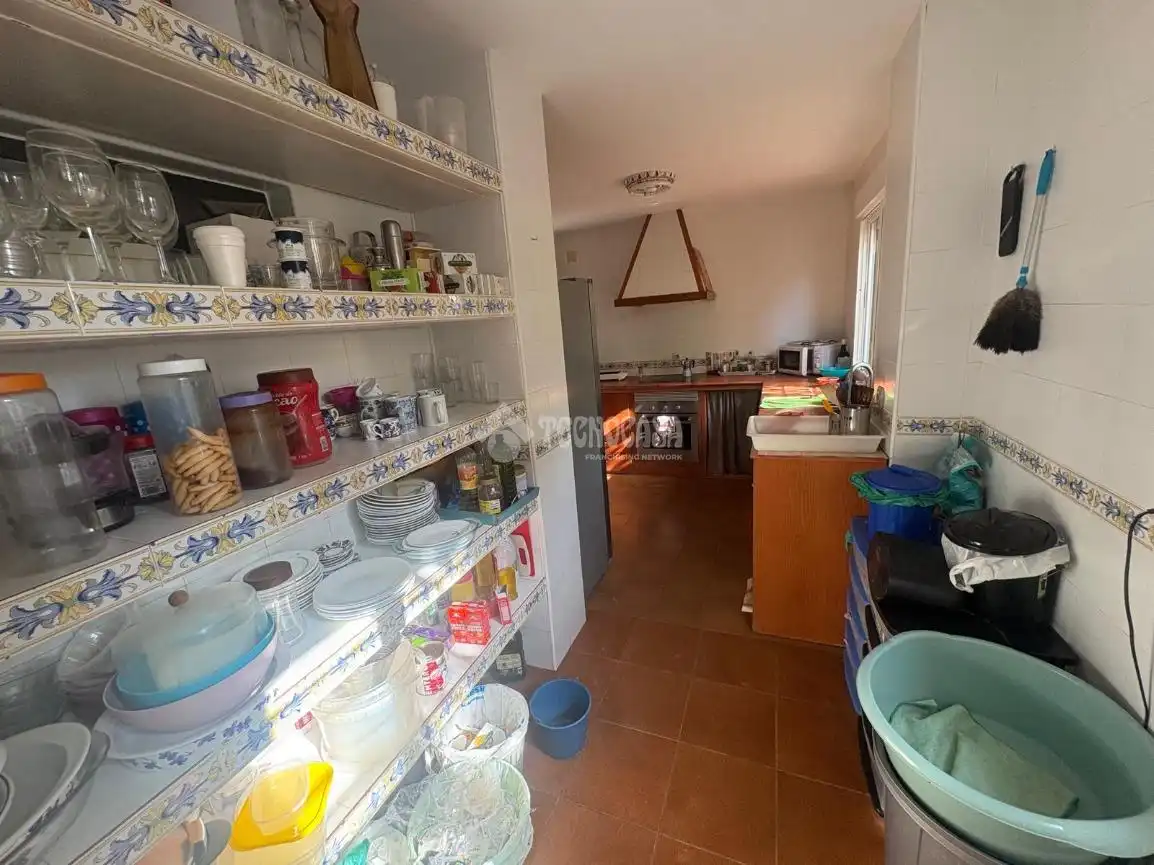 Cuina de Casa adosada en venda en Espartinas amb Aire condicionat, Jardí privat i Terrassa