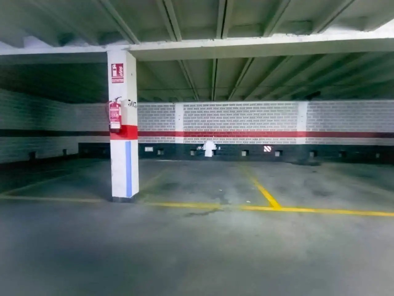 Aparcament de Apartament en venda en Burgos amb Calefacció, Parquet i Traster