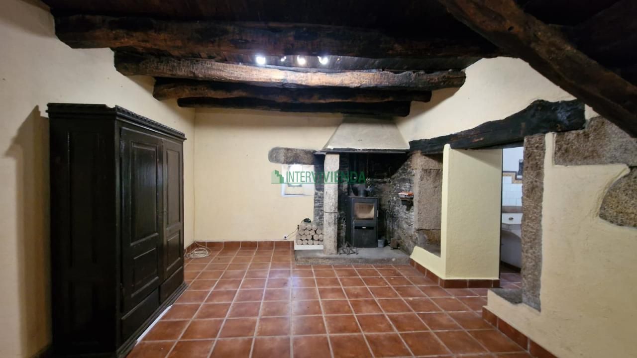 Finca rústica en venda en Begonte amb Calefacció i Jardí privat