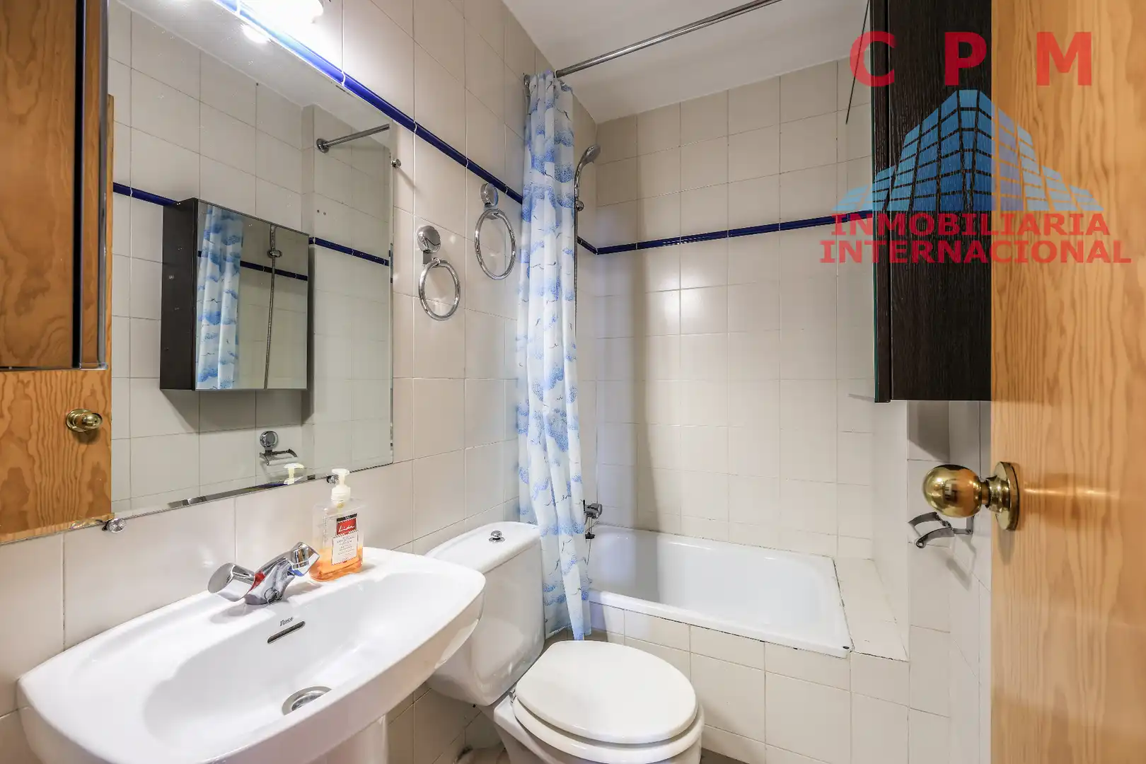 Bathroom of Flat for rent in Madrid  with Air Conditioner, Heating and Parquet flooring