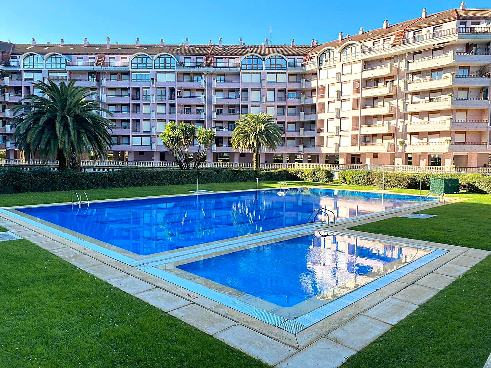 Swimming pool of Flat for sale in Castro-Urdiales  with Heating, Terrace and Balcony