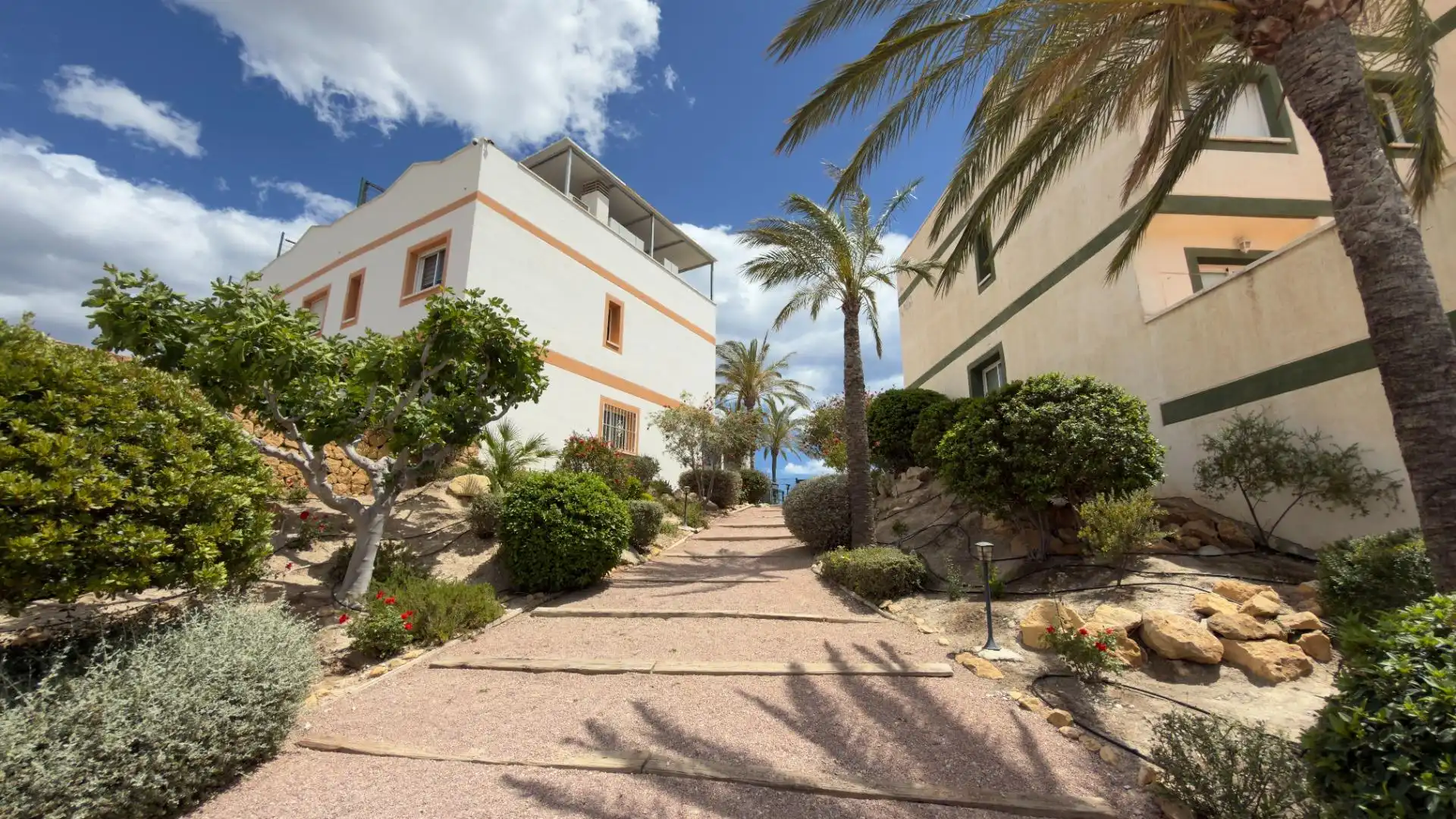 Vista exterior de Casa o xalet de lloguer en Finestrat amb Aire condicionat i Moblat