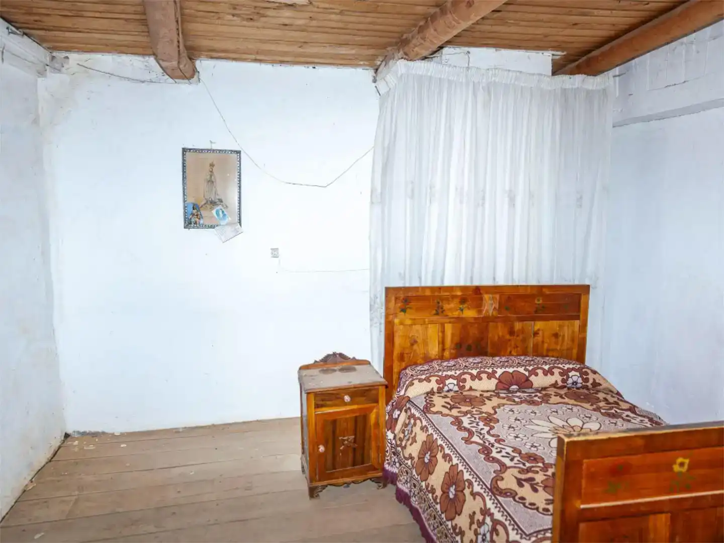 Habitación de Finca rústica en venta en Lucillo con Jardín privado, Trastero y Balcón