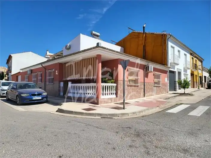 Vista exterior de Casa o chalet en venta en Villanueva de Algaidas, Málaga