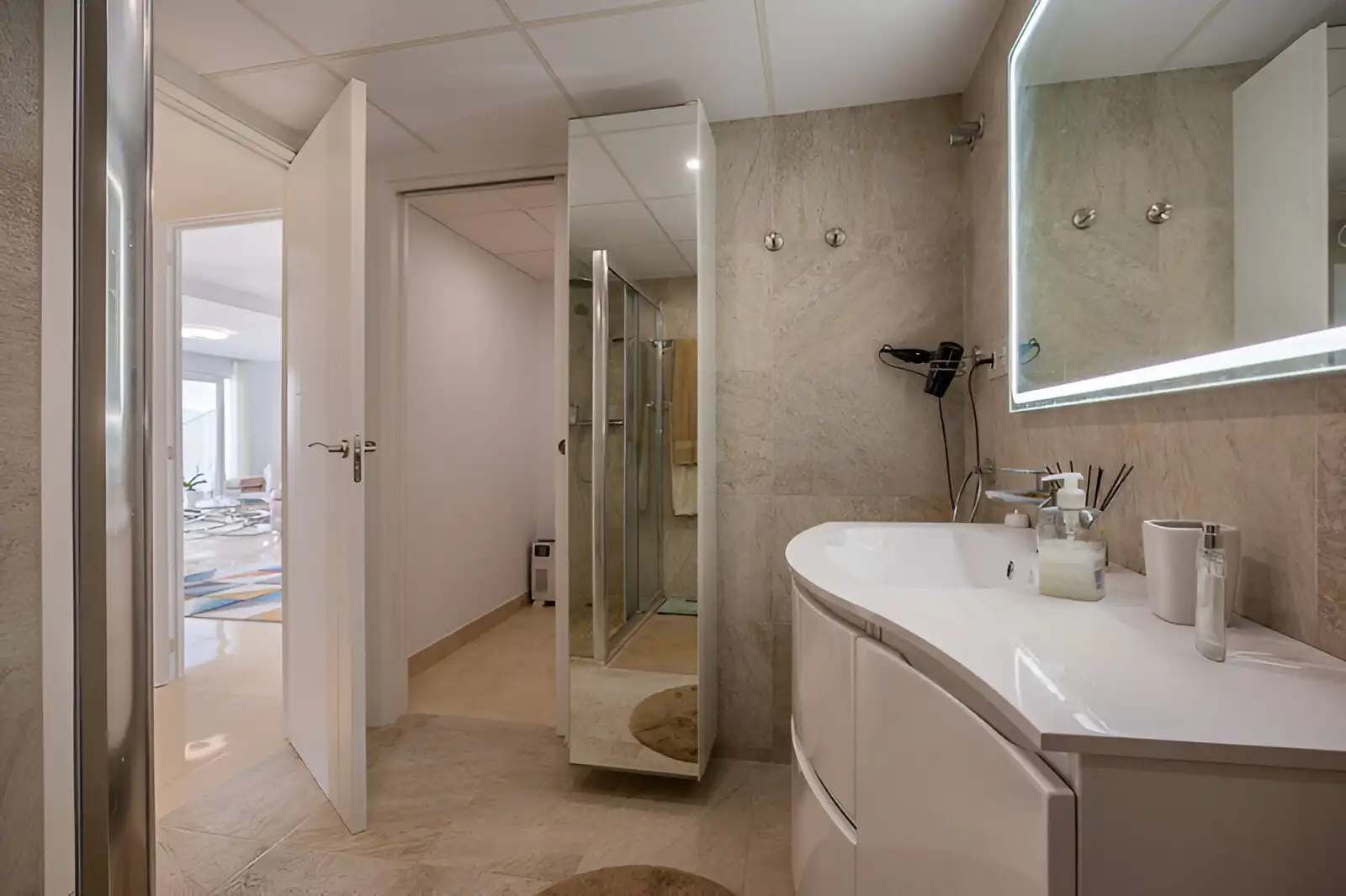 Badezimmer von Erdgeschoss zum Verkauf in Mijas mit Klimaanlage, Terrasse und Schwimmbad
